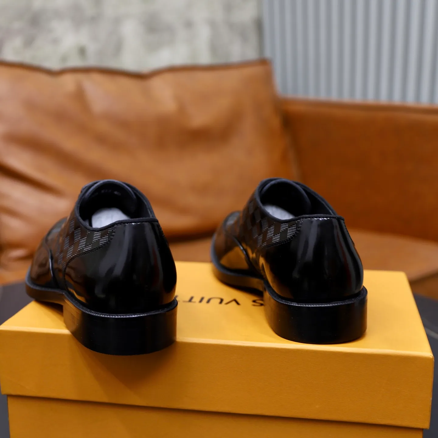 Men's shoes: 280🙅‍♂️🙅‍♂️🙅‍♂️Niuli Brand: LV Louis Vuitton Size: 39-44 (38, 45, 46 can be customized) Level: Counter classic Material: Original soft cowhide upper Comfortable cowhide lining Original lightweight outsole Style category: Formal business casual driving leather shoes Color: Color of the actual picture